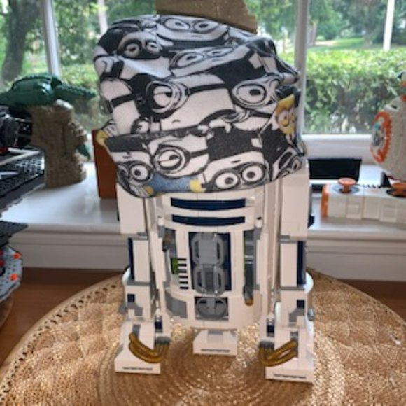 Reversible Minion Beanie - Picture 3 of 7